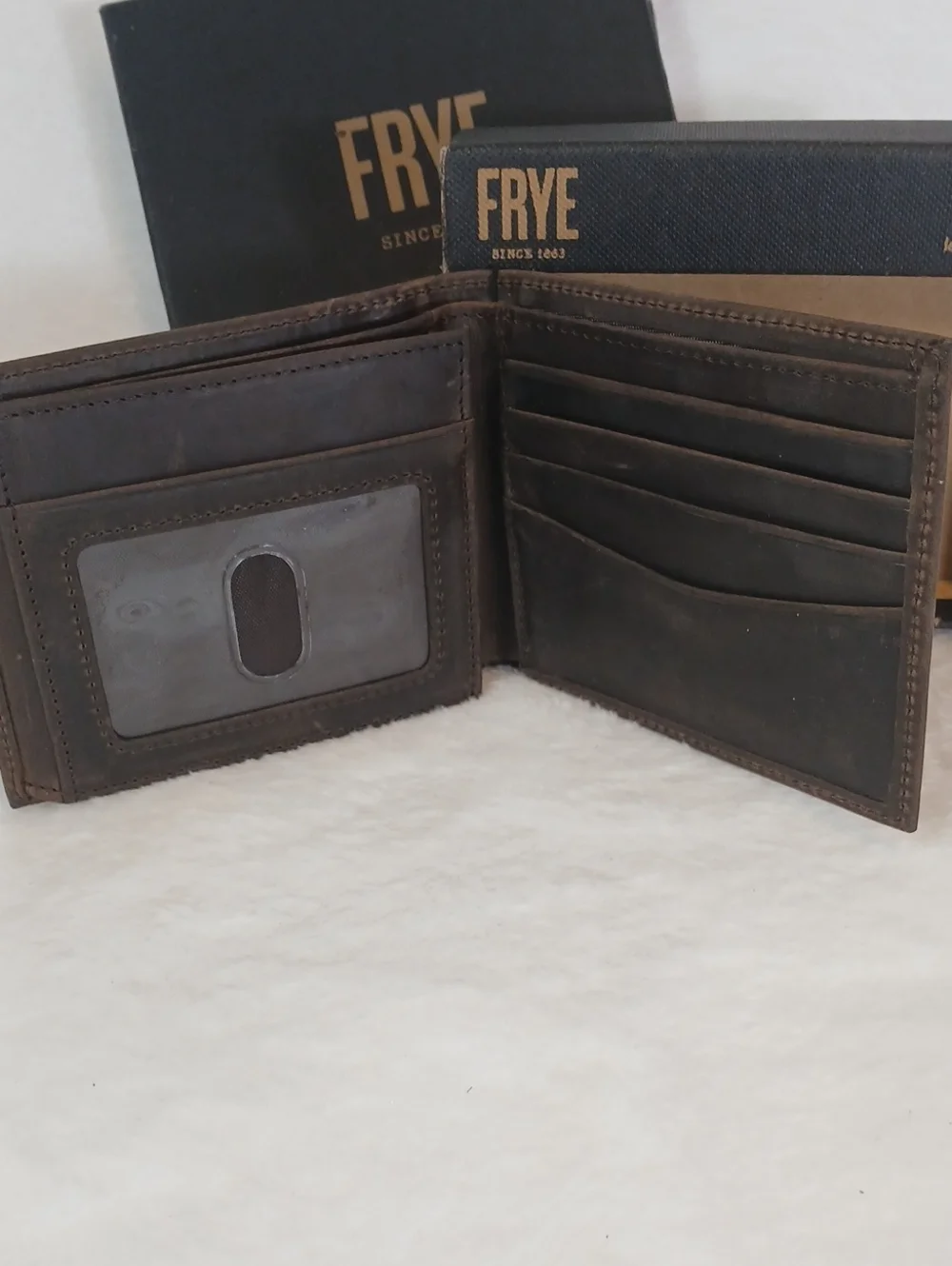 FRYE Men's Brown Leather Billfold Wallet NWT